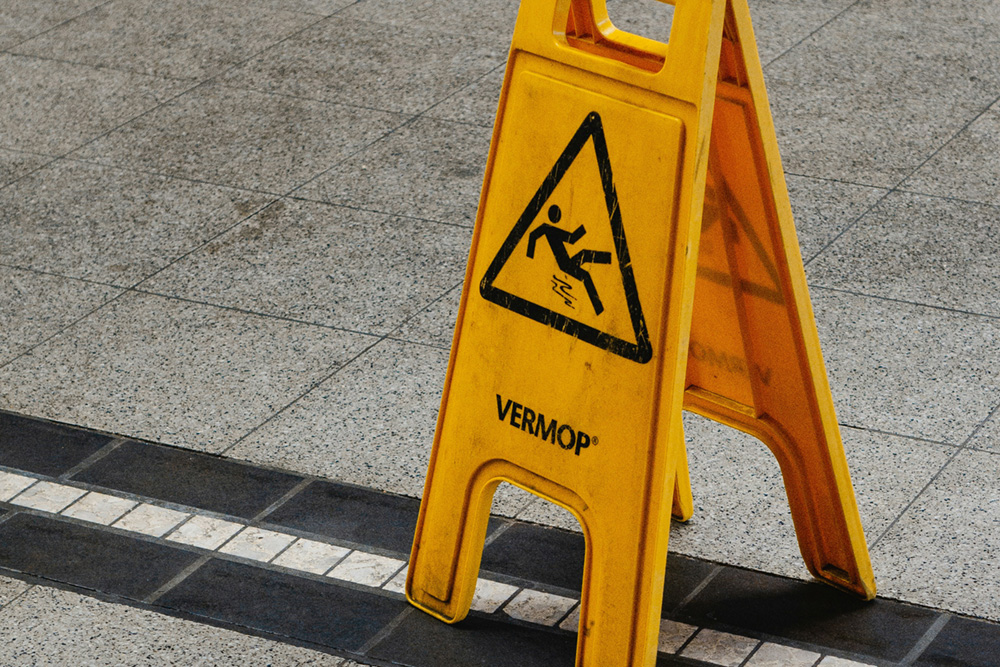 Anti-Rutsch Bad Schweiz | Mehr Sicherheit im Badezimmer – RENOBAD